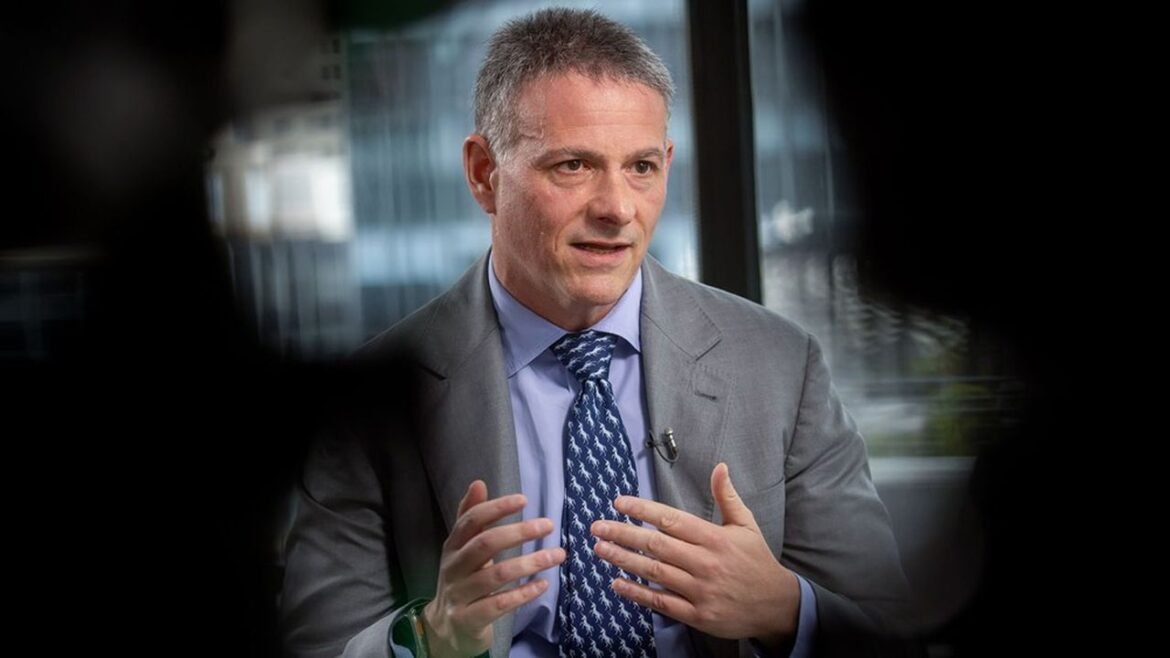 David Einhorn, fondateur du hedge fund Greenlight, doit gérer un conflit juridique avec un ancien employé, James Fishback, un financier qui s'est lancé dans la politique.