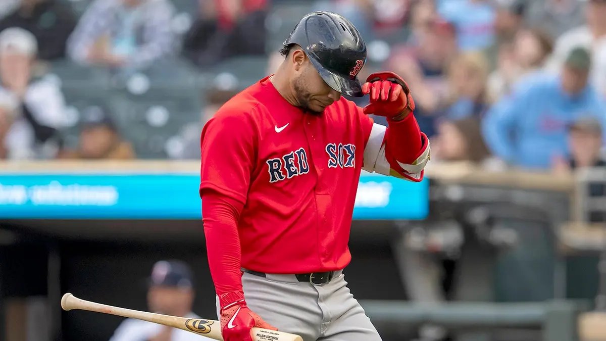 Wilson Contreras watches a hit at Target Field