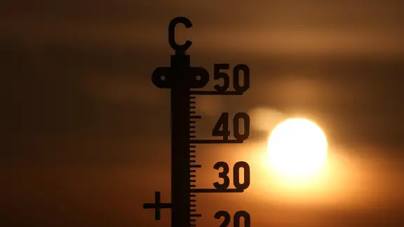The hot day is coming to an end and the sun is slowly setting.