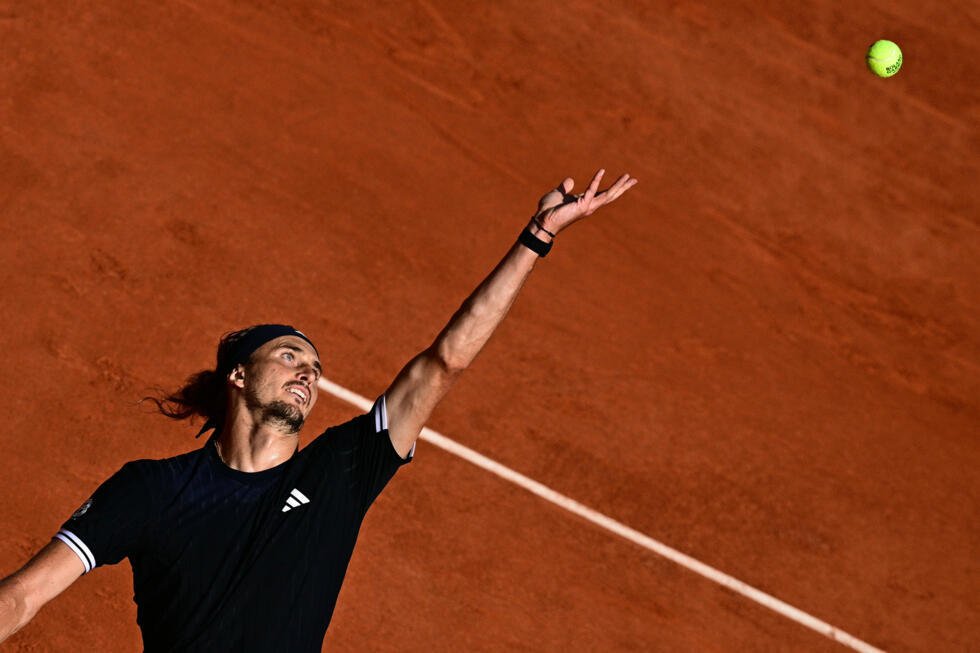 French Open champion Alexander Zverev reaches Halle semi-finals as he prepares for Wimbledon