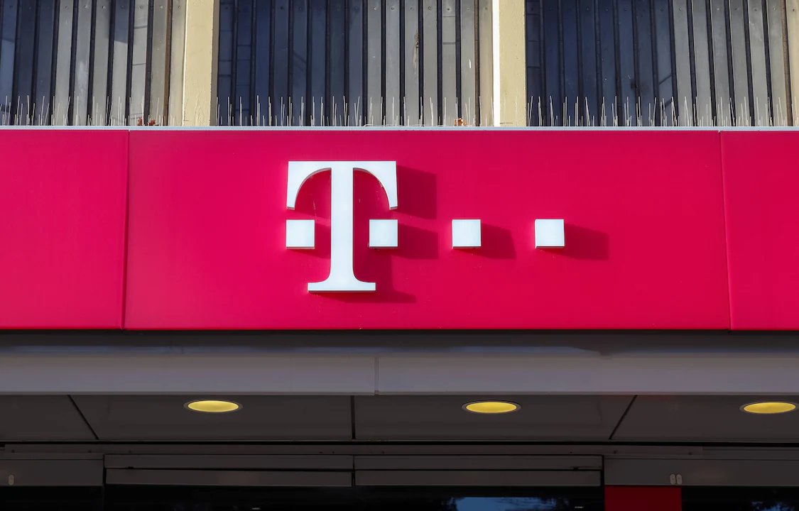 Currently, SMS messages with a link to update data are distributed on behalf of Magenta.