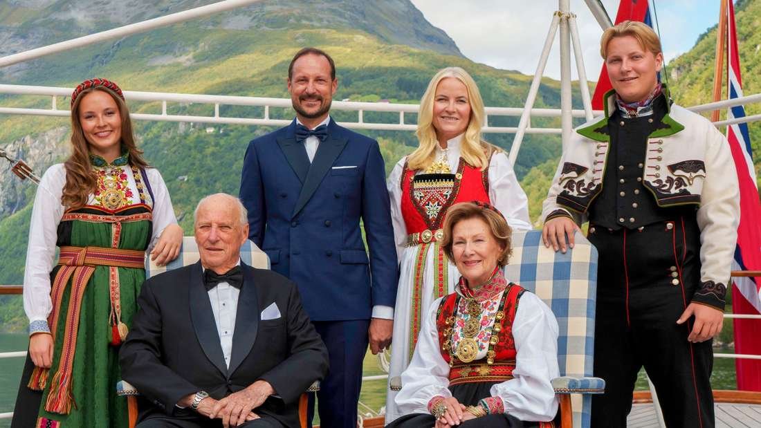 Princess Ingrid Alexandra, King Harald, Crown Prince Haakon, Crown Princess Mette-Marit, Queen Sonja and Prince Sverre Magnus at the wedding of Princess Märtha Louise and Durek Verrett in Geiranger.
