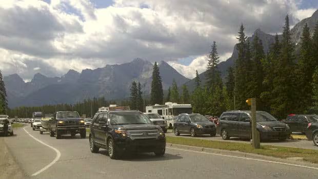 24 year old woman dies after collision in Banff National Park
