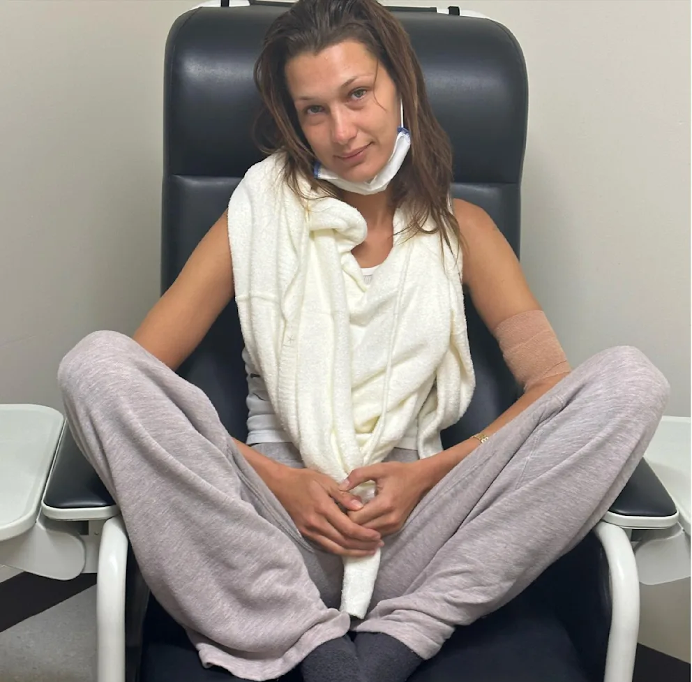 In addition to the doctor's reports, Bella also shared photos from the hospital.