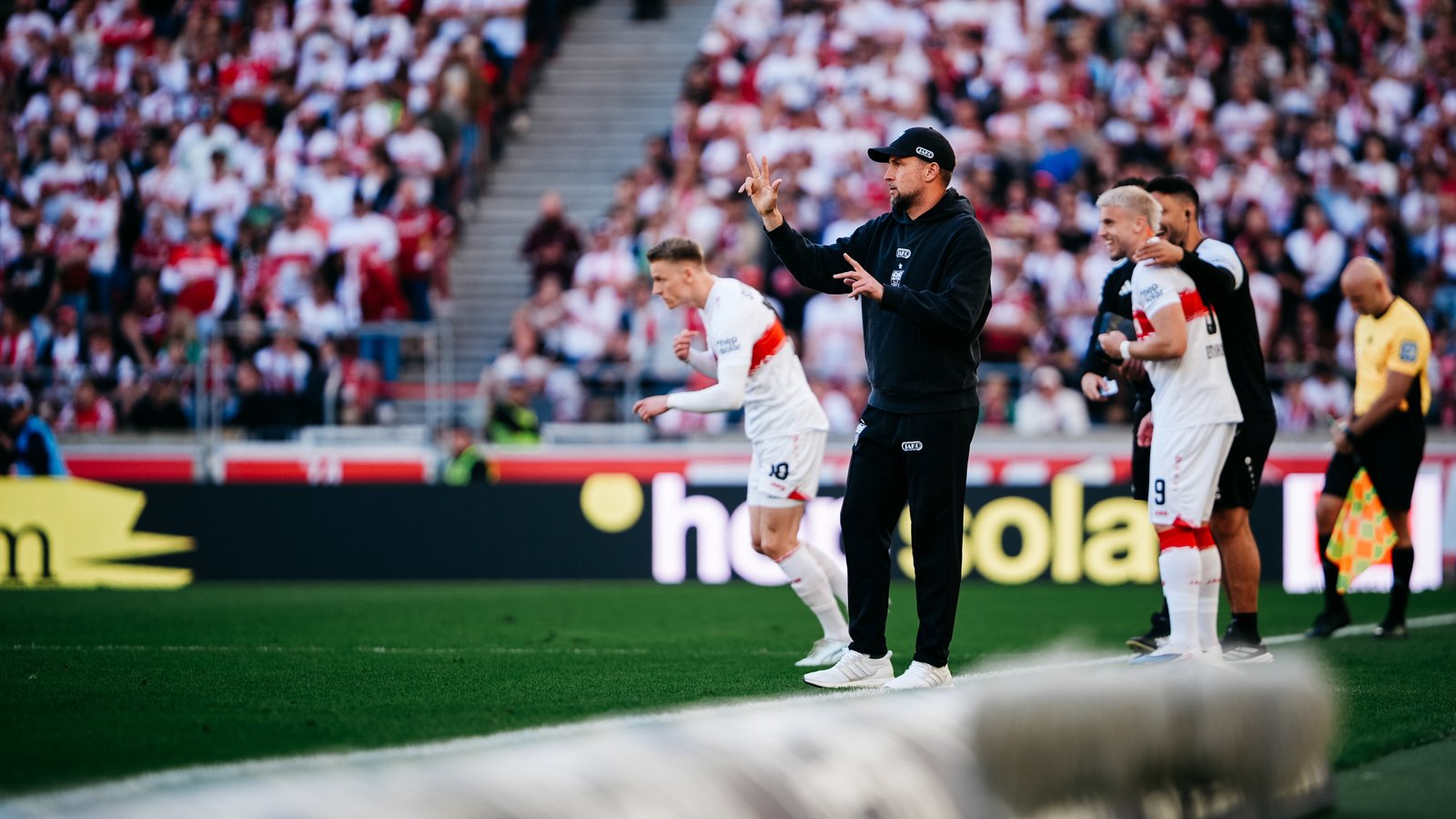 WSE Stuttgart | "VfBeats" - VfB documentary: Heartbeat league and cup finals 13 The curtain is up on the 64th Bundesliga season