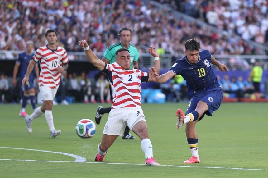 Folarin Balogun's red card will be hotly debated, but it revealed something in the US that can't be taken away 18 Sergino Dest knocks out Kerim Alajbegovic in the second half.