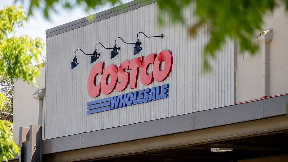 Sam's Club Rotisserie Chicken Beats Costco, Consumer Reports Says 15 Costco display