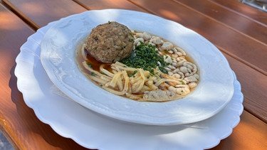 Appetizer: wedding soup | Image: BR