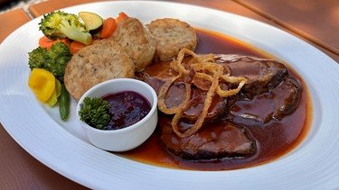 Main course: Roasted ox meat with dumplings and vegetables | Image: BR