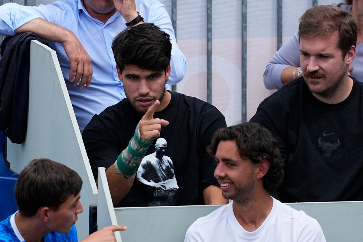 How Carlos Alcaraz spent the summer when the Spanish star suffered a serious injury after missing Roland Garros and Wimbledon 13 painting