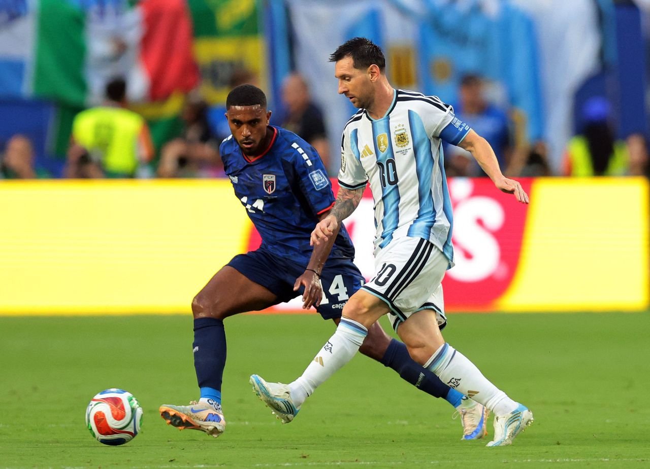 Lionel Messi from Argentina in a fight with Dera Duarte from Cape Verde.