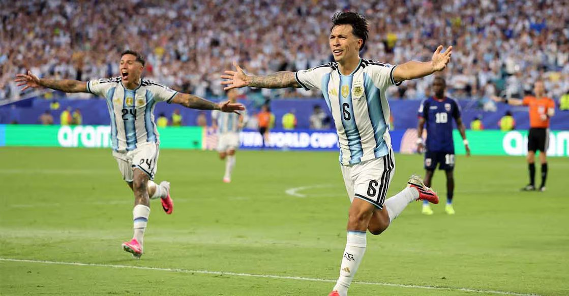Argentine holiday The joy of the Argentine players after scoring a goal. (Photo by Michael Reeves/Getty Images via AFP)
