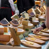 Sunday shopping in Vietnam: where is July 5th? shops open 19 Various types of cheese can be sampled at a stand at the Dutch market in North Rhine-Westphalia.