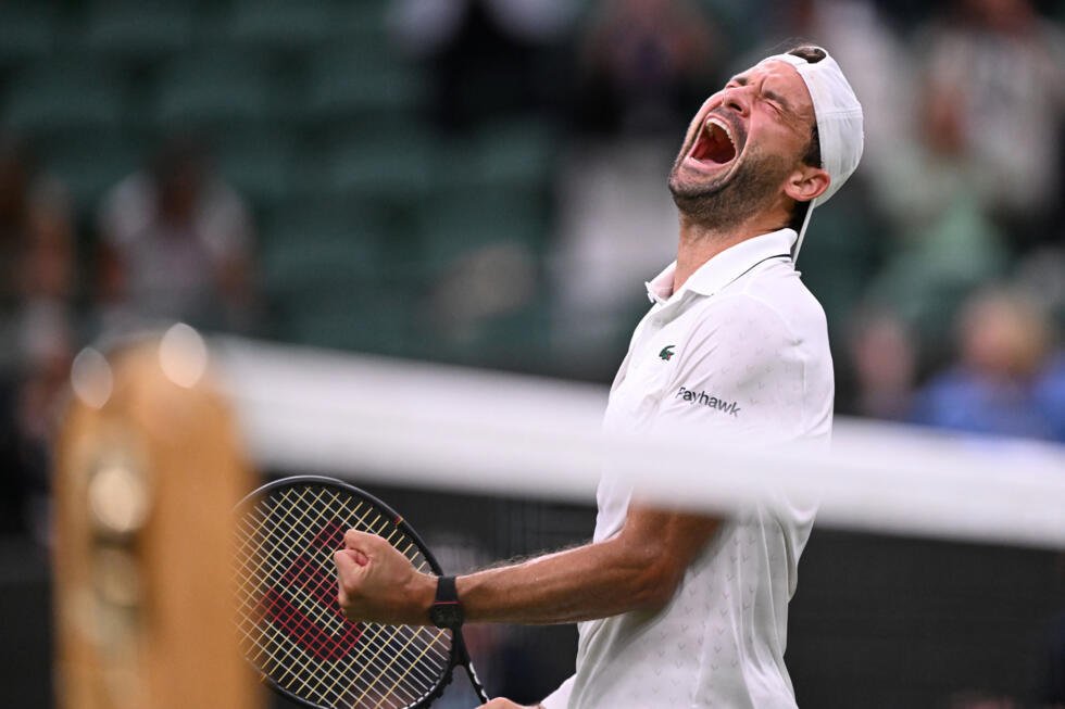 Grigor Dimitrov won an emotional victory over Jakub Mensik in the second round