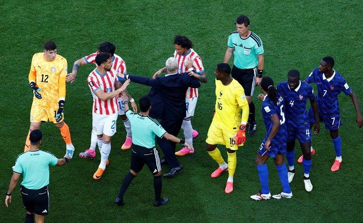 The players crossed paths during the break (REUTERS/Jeenah Moon).