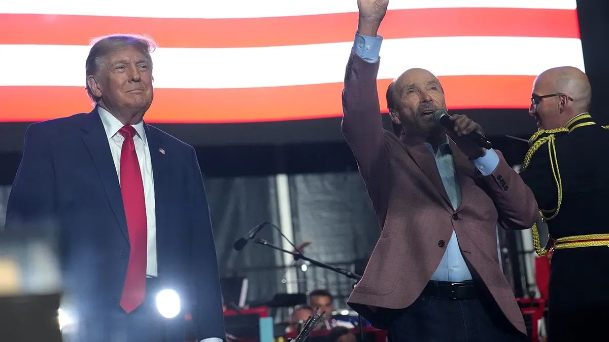 Lee Greenwood proud to perform with Trump at Fourth of July event 15 Trump with Lee Greenwood