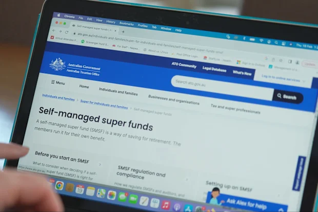 First Guardian Master Fund and Shield Master Fund: Melbourne woman's nightmare after losing $500,000 in dual pension fund collapse 17 The collapse of the First Guardian and Shield pension funds has devastated the lives of thousands of Australians.