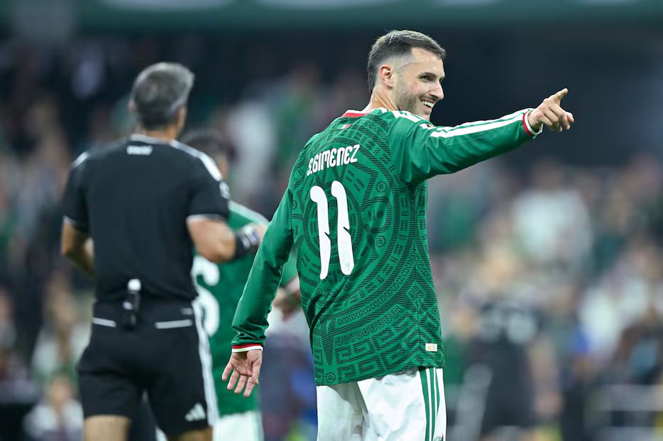 Santiago Jimenez leaves behind Game 5 obsession: 'It's a mediocre mentality' 14 Santiago Jimenez with the Mexican national team during the 2026 World Cup. Photo: Imago7.