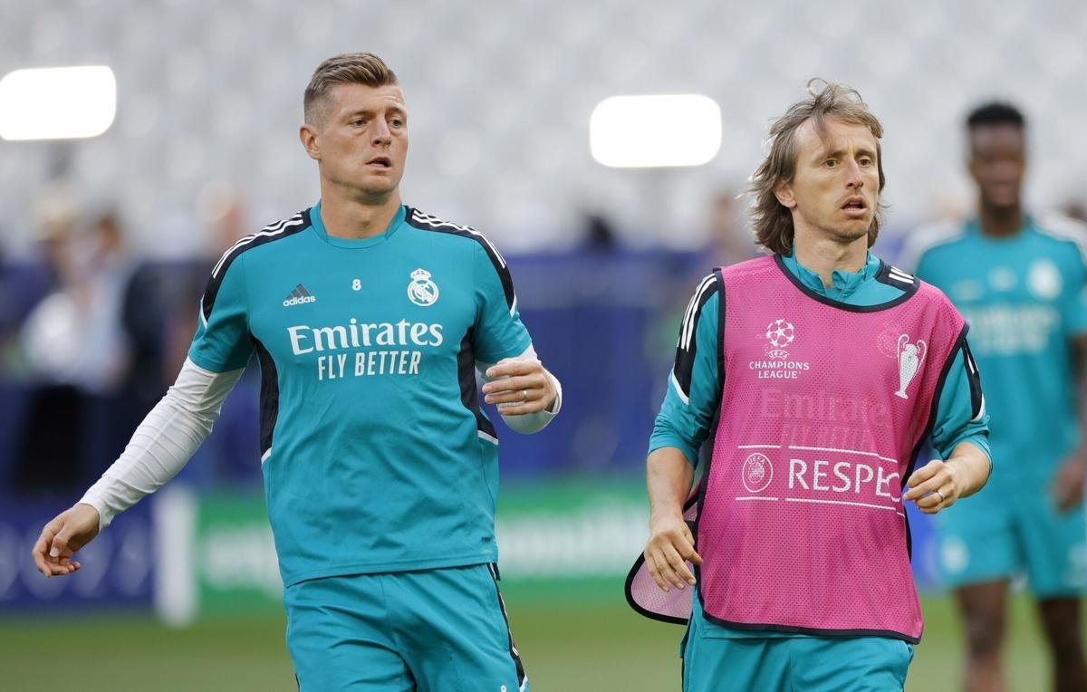 Real Madrid repeat the same mistake with midfield 15 Toni Kroos and Luka Modric at Real Madrid training