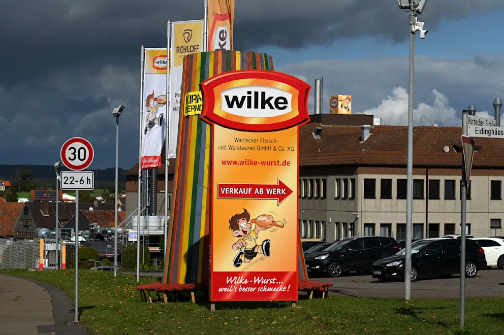 Wilke trial: Did their moldy sausages kill 11 people? | Regional 19 Former Wilke factory in Twistetal.