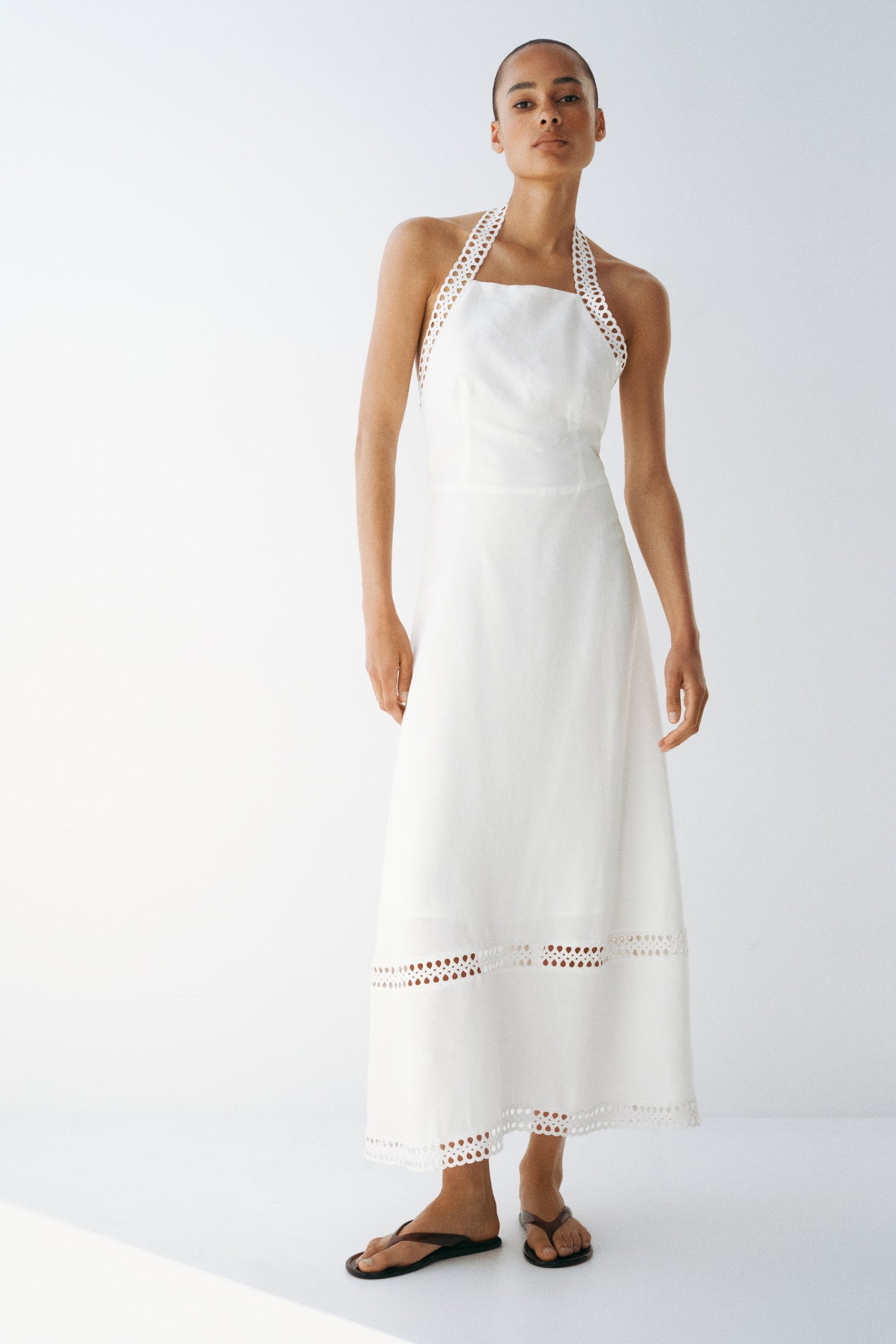 9 anti-trend purchases from H&M that will be sold out by August 38 Linen dress with halter collar