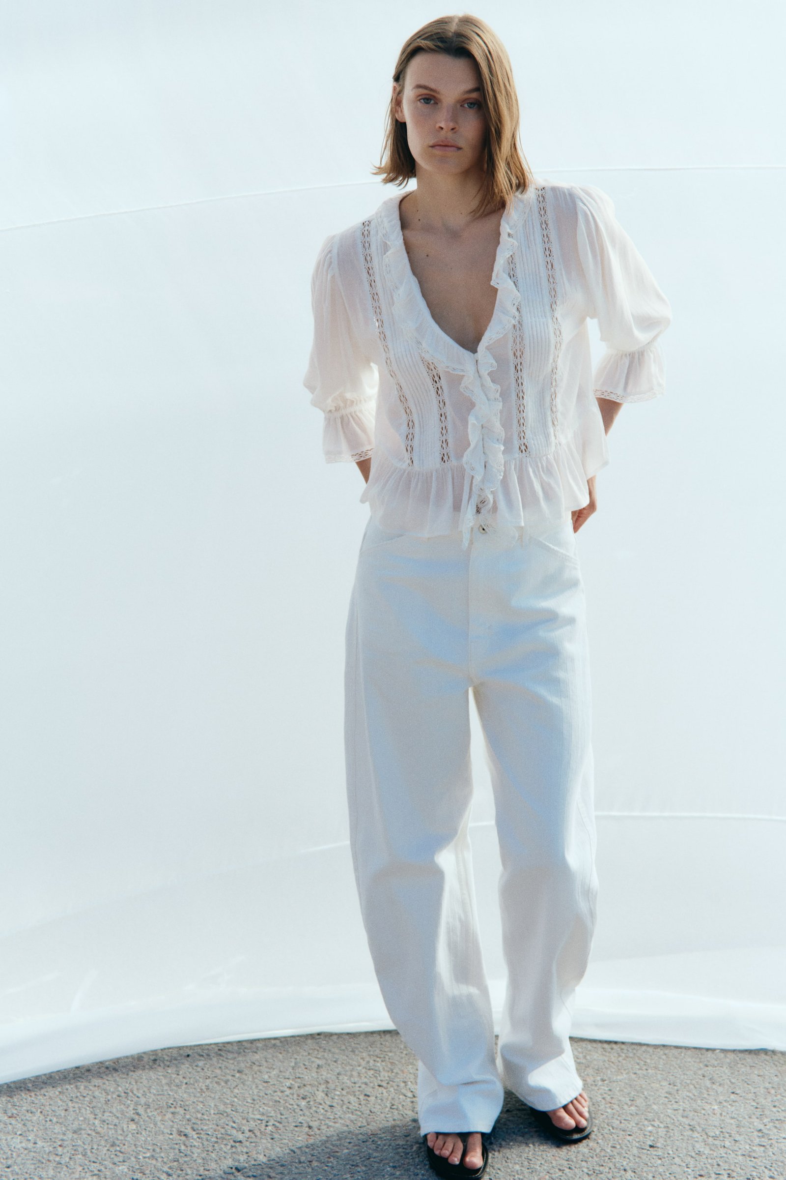 9 anti-trend purchases from H&M that will be sold out by August 40 Blouse with lace trim