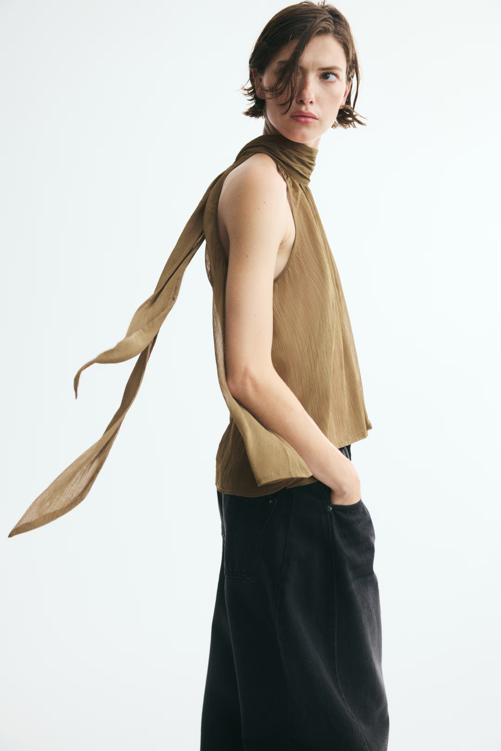 9 anti-trend purchases from H&M that will be sold out by August 51 H&M, Chiffon top with ties