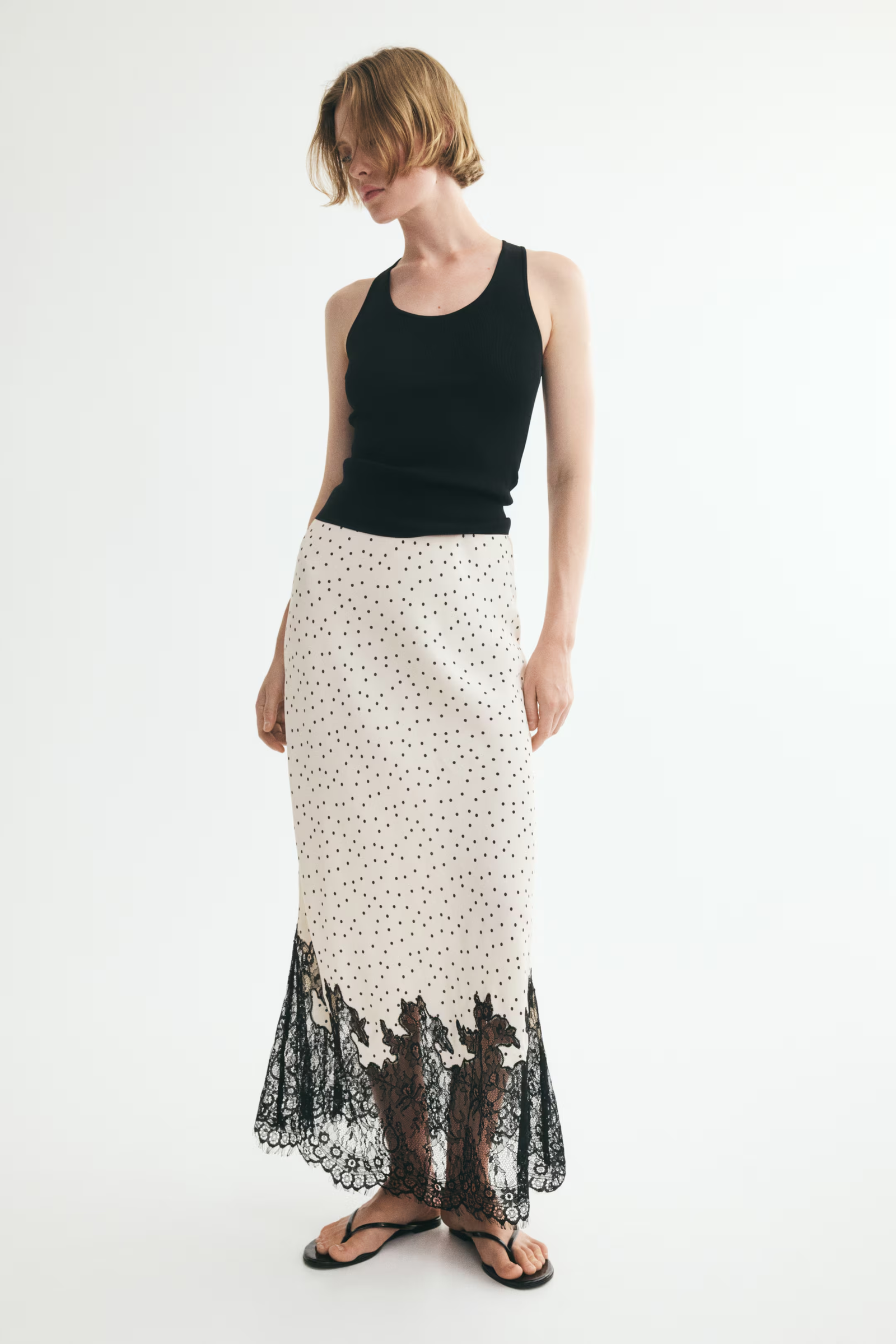 9 anti-trend purchases from H&M that will be sold out by August 49 H&M, Skirt with lace trim