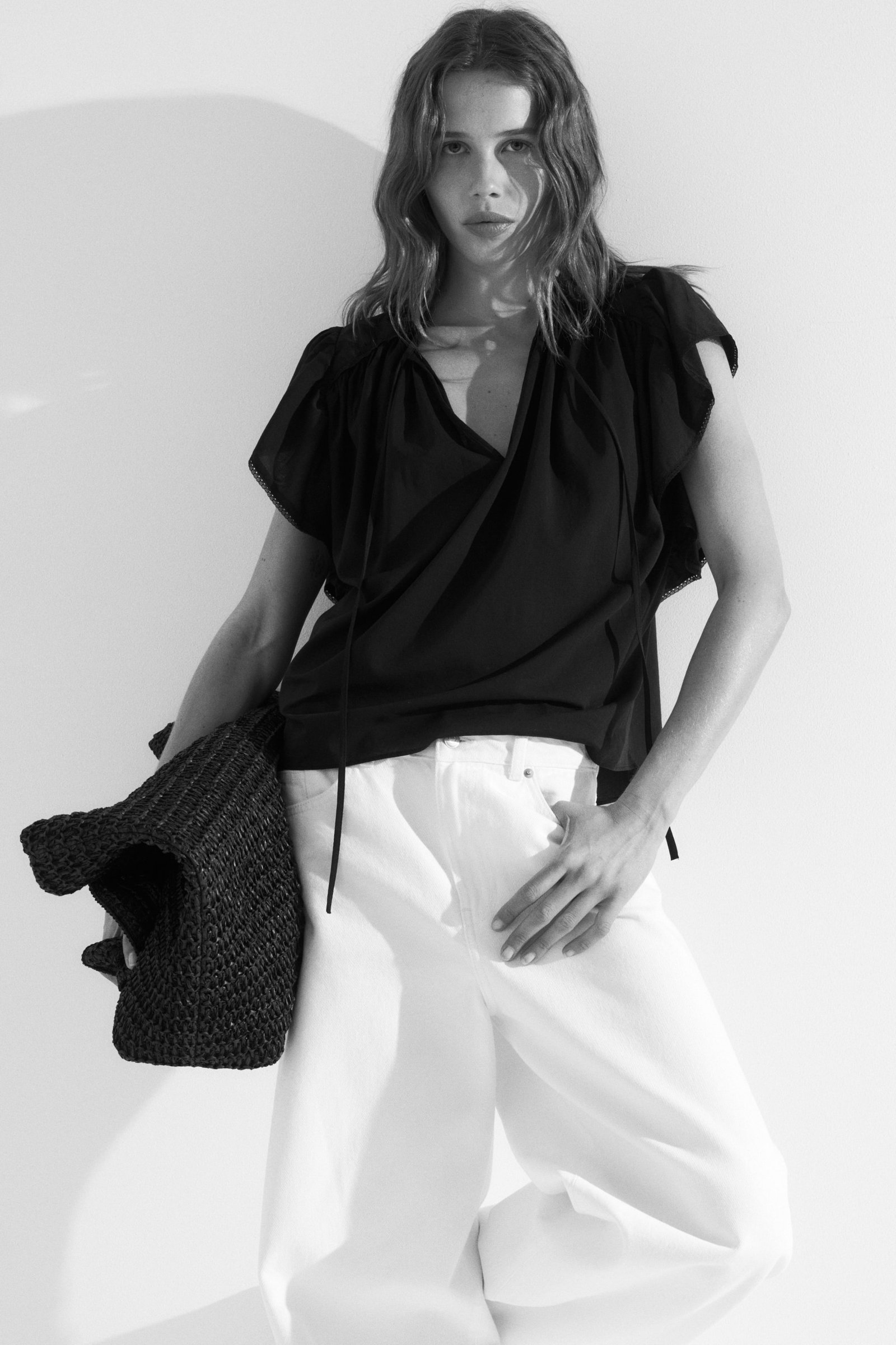 9 anti-trend purchases from H&M that will be sold out by August 54 Blouse with flutter sleeves and lace trim