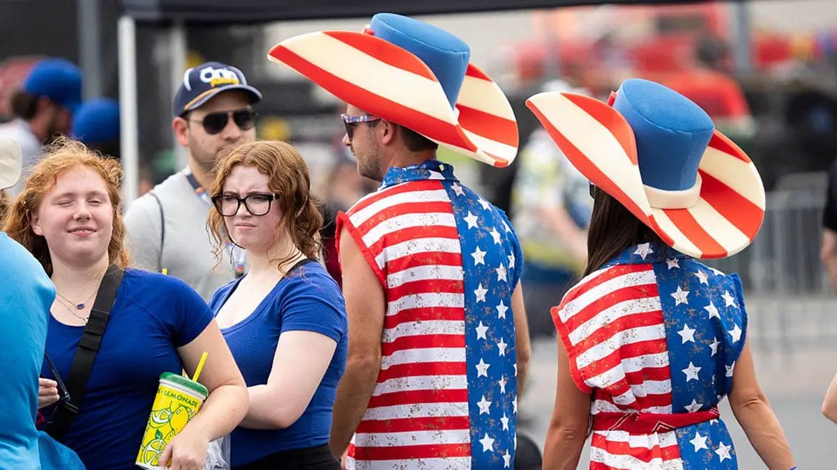 NASCAR winner's pro-American message gets everyone excited, Bubba Wallace's Fourth of July note and fans fight! 14 NASCAR America.