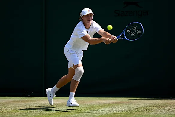 Cruz Hewitt advanced to the third round of the men's singles.