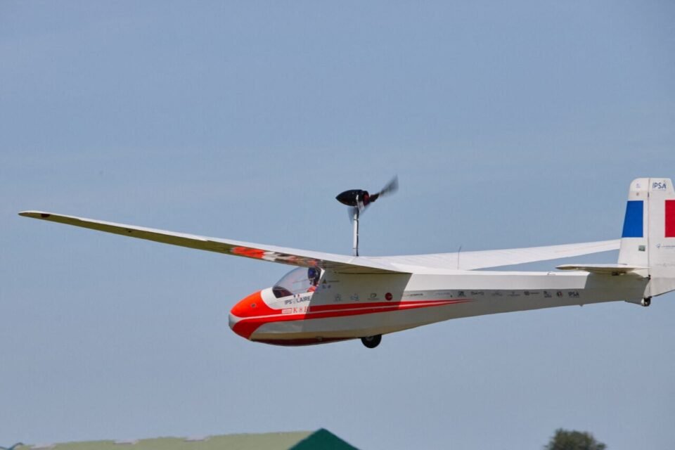 IPS'OLAIRE successfully completed the first flight of its experimental electric and solar aircraft 14 IPS'OLAIRE performs the first flight of its experimental electric and solar aircraft with registration number W77 - CCF »