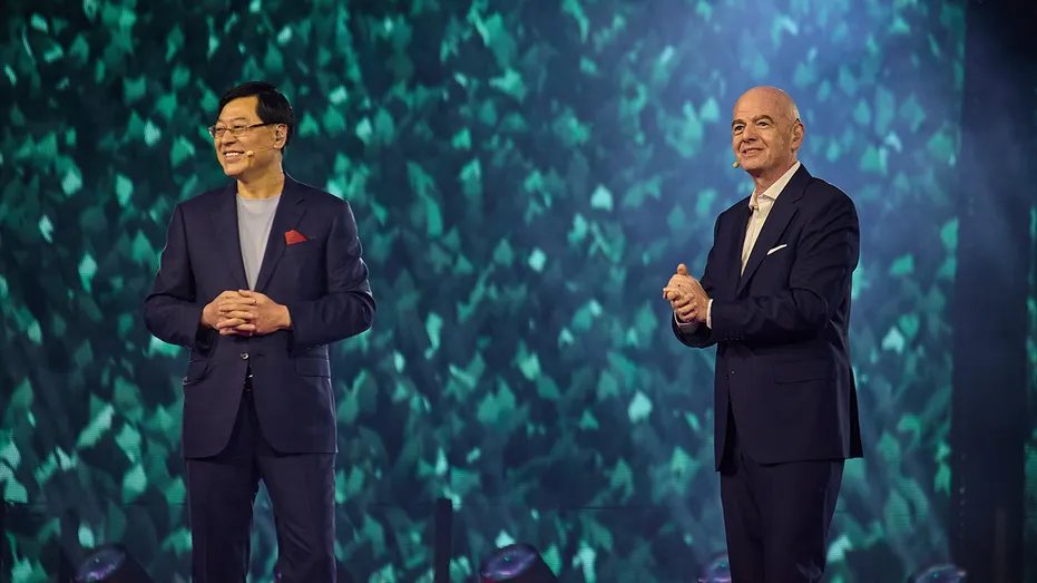 How Lenovo is influencing the FIFA World Cup with AI solutions 18 Lenovo CEO Yang Yuanqing and FIFA President Gianni Infantino