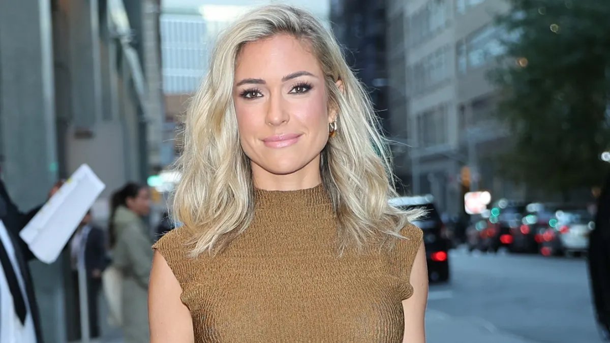 Kristin Cavallari admits she flies first class and her kids fly in coach 14 Kristin Cavallari outside