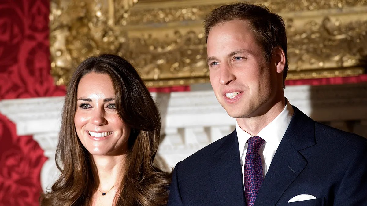 Prince William split from Kate Middleton in 2007, author says 43 A close-up of Prince William and Kate Middleton beaming on their engagement day.