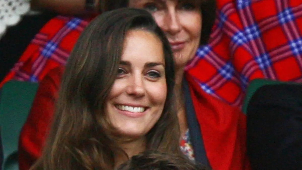 Prince William split from Kate Middleton in 2007, author says 41 Kate Middleton watches from the crowd at Wimbledon.