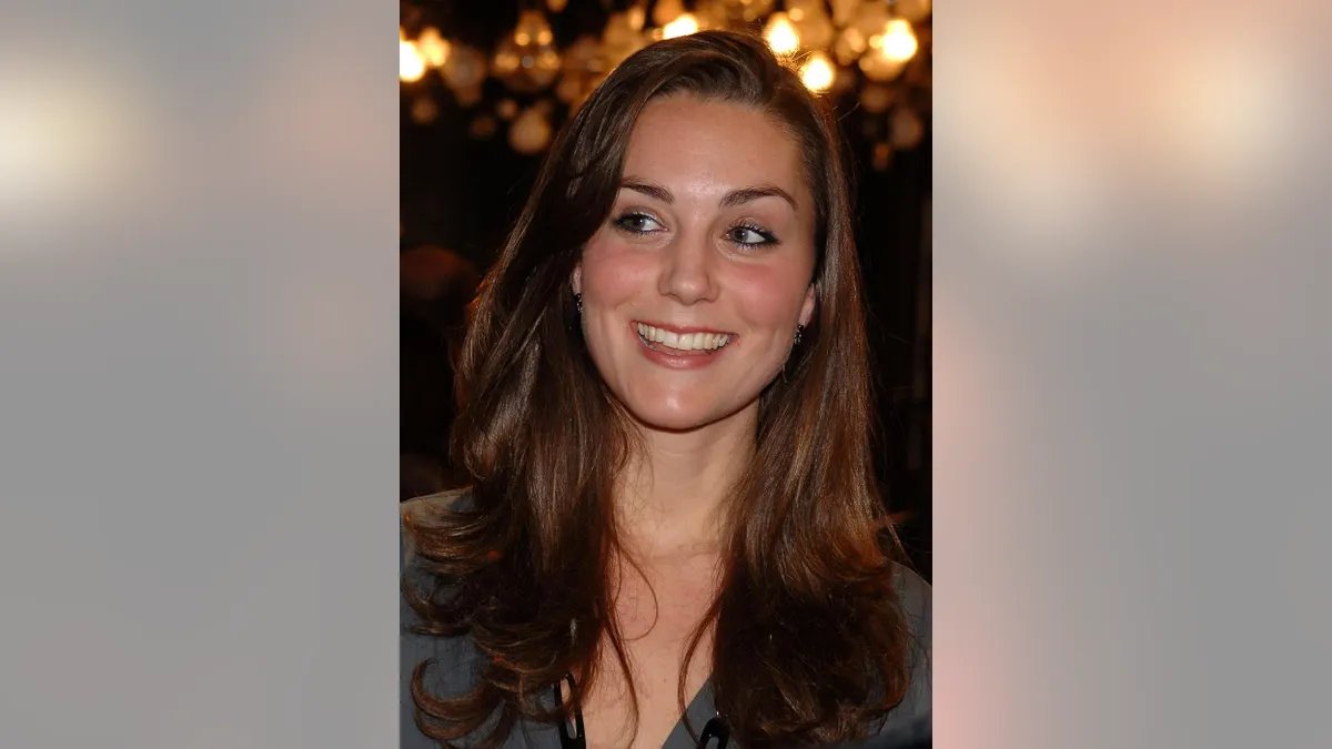 Prince William split from Kate Middleton in 2007, author says 36 Close-up of a smiling young Kate Middleton.
