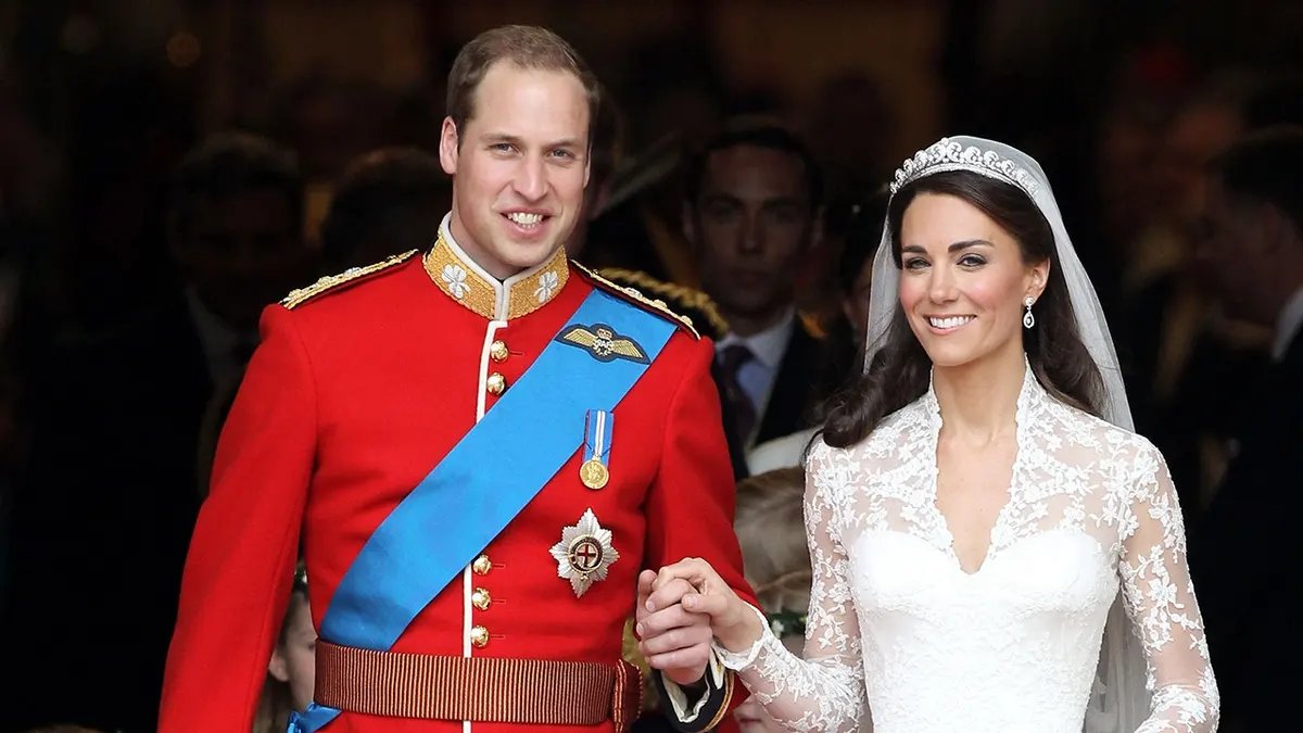 Prince William split from Kate Middleton in 2007, author says 47 Prince William and Catherine smile after their wedding in Westminster Abbey.