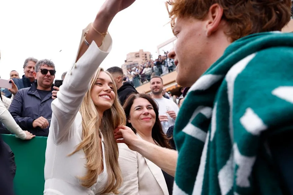 Jannik Sinner hugs his girlfriend Laila Hasanovic