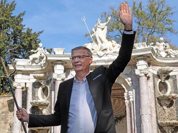 Completion of the Grotto of Neptune Sanssouci Park (Claer) Celebrating the completion of the Grotto of Neptune project. Moderator Günter Jauch