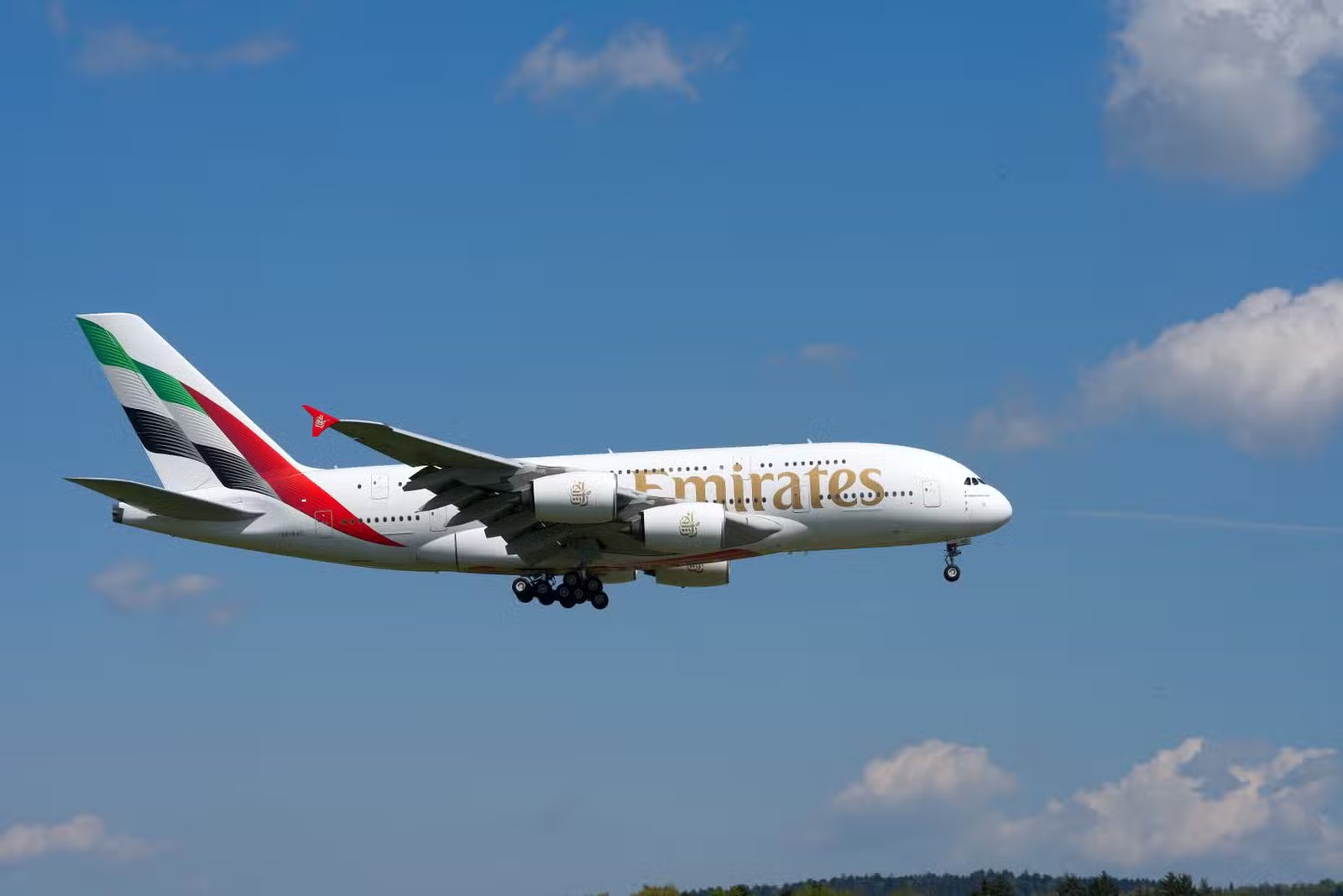 Emirates bets on London: Airbus A380 flights increased to nine per day 24 Emirates A380 with new livery flies in clear skies