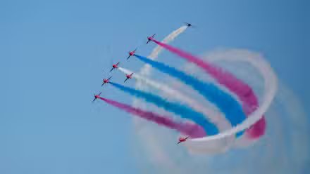 Red arrows demonstrating the spiral smoke maneuver