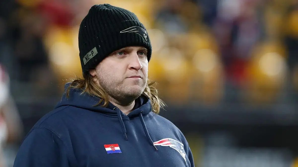 Bill Belichick's daughter-in-law faces arrest after missing court date for speeding: report 15 Steve Belichick looks on before the game at Acrisure Stadium.