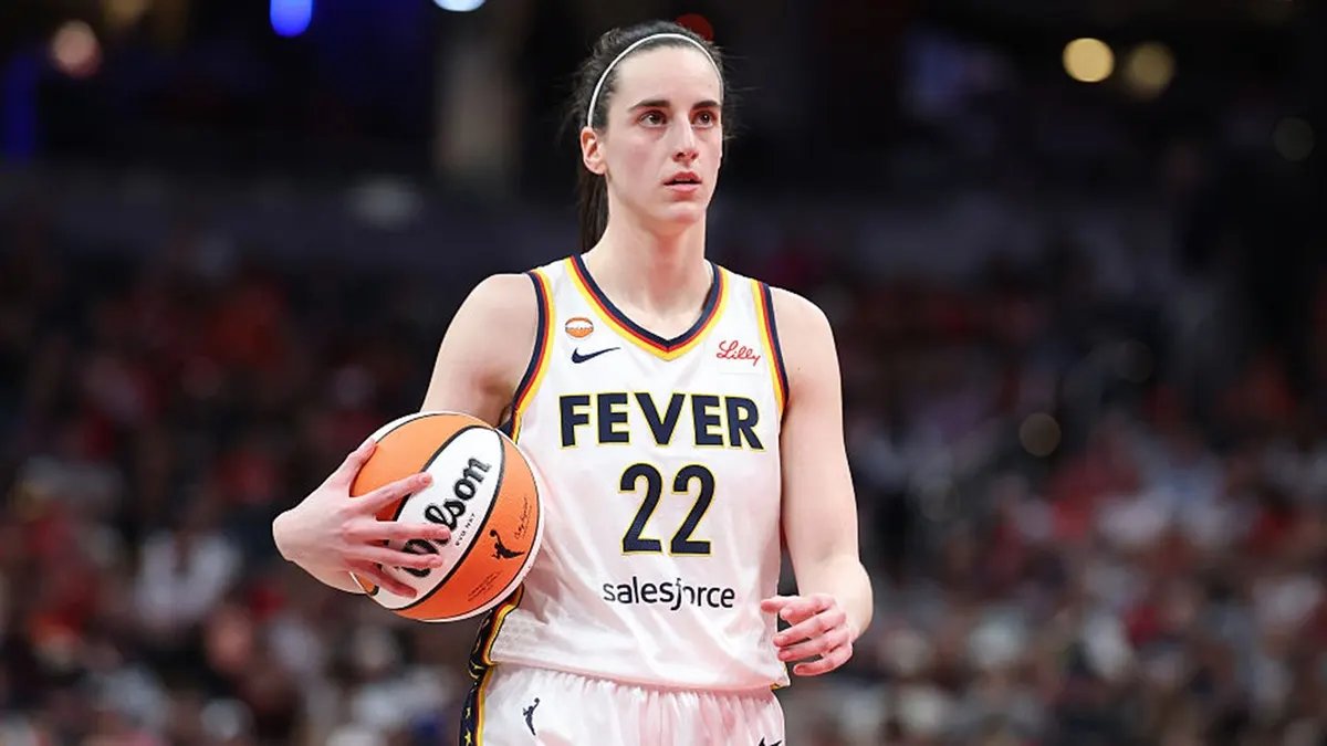 Caitlin Clark helped WNBA achieve historic number on late-night cable despite limited return to Los Angeles 15 Caitlin Clark #22 of Indiana Fever during a game against the Phoenix Mercury at Gainbridge Fieldhouse.