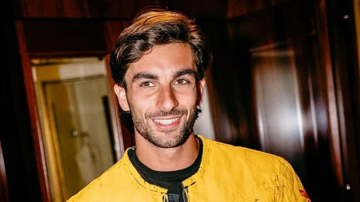 We entered the home of Ferran Torres (26 years old) in Gava: a very luxurious Mediterranean-style chalet and a gated pool (in the water) 17 Ferran Torres is one of the most titled football players in the World Cup.