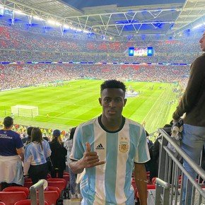 He's English, played for El Porvenir, fell in love with Argentina and Boca, and he's in the semi-finals: 