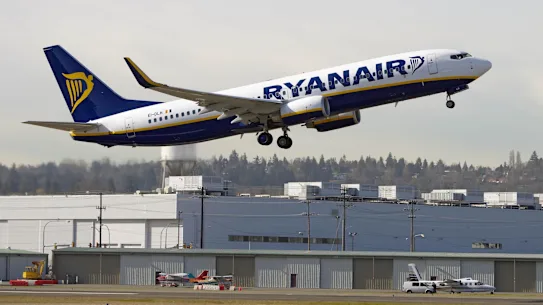 Ryanair flight emergency: woman explains how she saved her husband from being blown out of a broken plane window 18 Boeing 737-800 from Ryanair.