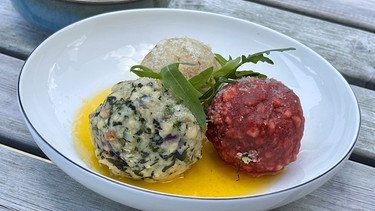 Trio of homemade dumplings with melted sage butter and salad mix | Image: BR/Andy Christle