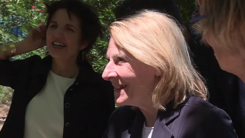 'It's very, very difficult': spectators and actors suffer in heat at Avignon festival, voices are raised to postpone it 21 Minister of Culture Catherine Pgard during the opening of the Avignon Festival