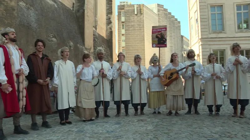 'It's very, very difficult': spectators and actors suffer in heat at Avignon festival, voices are raised to postpone it 24 Amateur actors of the show